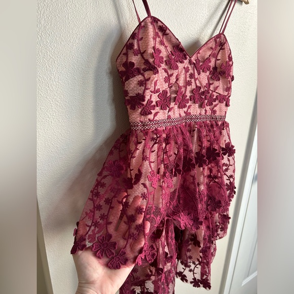 NWT Endless Rose Burgundy Tiered Embroidered Floral Lace Overlay Mini Dress XS - Picture 7 of 7